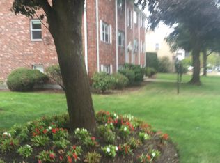 201 Lexington St #2, Auburndale, MA 02466