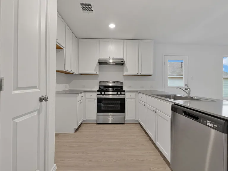 9206 Selene Pl — Photo 9