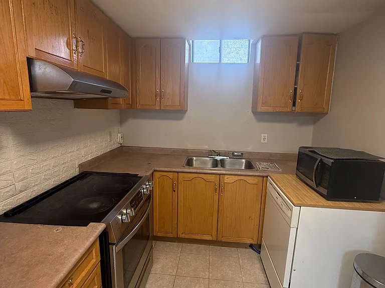 129 Upper Humber Dr #BASEMENT — Photo 4