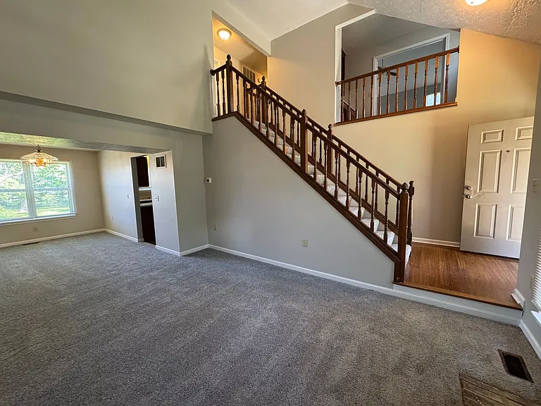 5538 N Meadow Dr — Photo 4