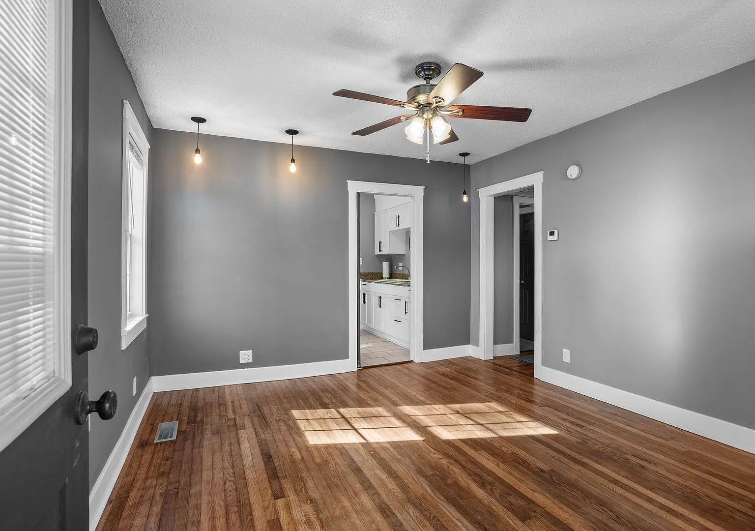 1 Bedroom 1 Bath Duplex in the Heart of Auburn — Photo 2