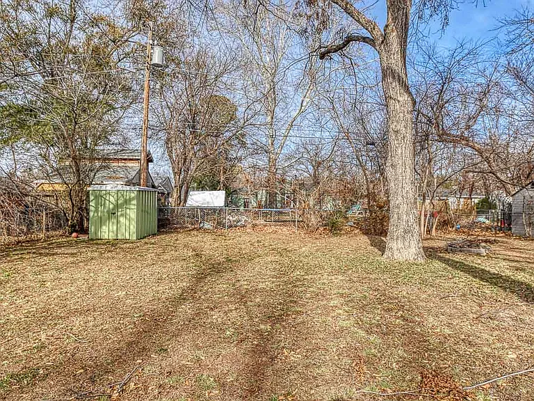 1117 Grover Ln — Photo 27