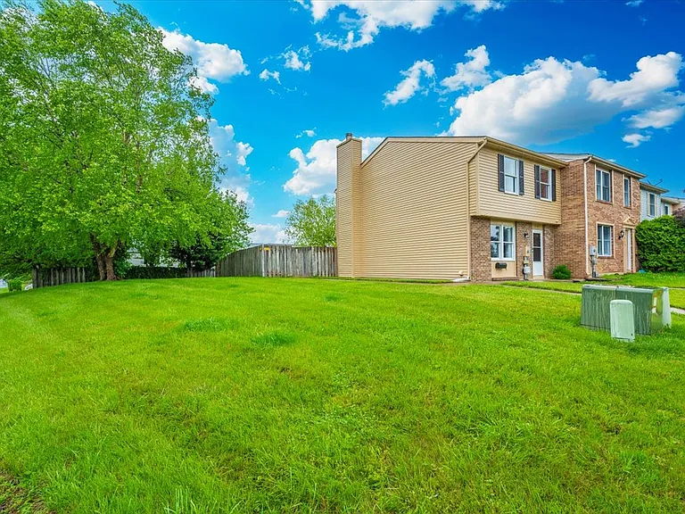 214 Ashfield Ct — Photo 38
