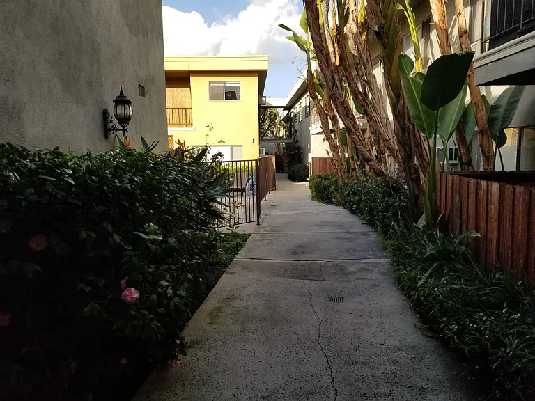 Addison St — Photo 4