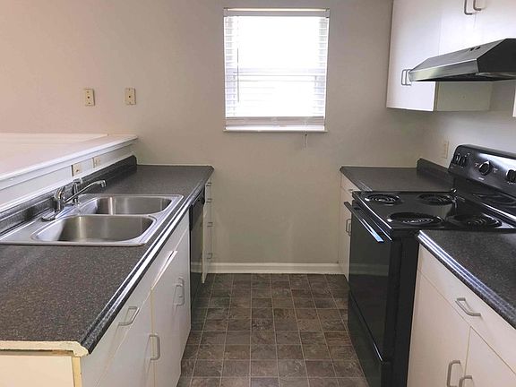 5th image of 2814 E Boyd Ln