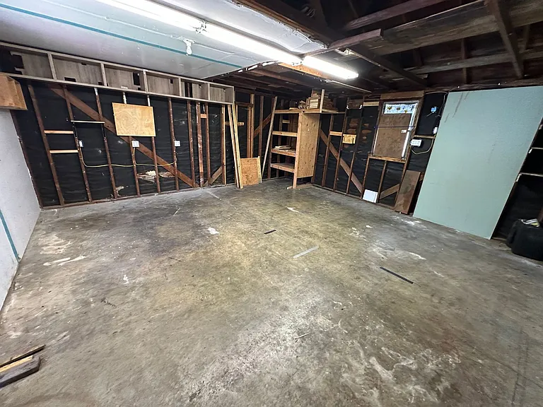 535 N Olive St — Photo 37