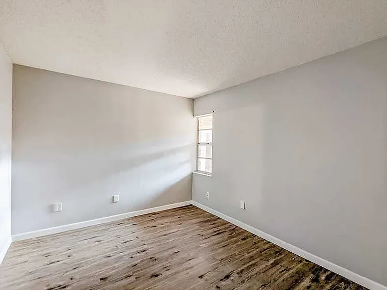 3202 Bloomingdale Villas Ct #3202 — Photo 8