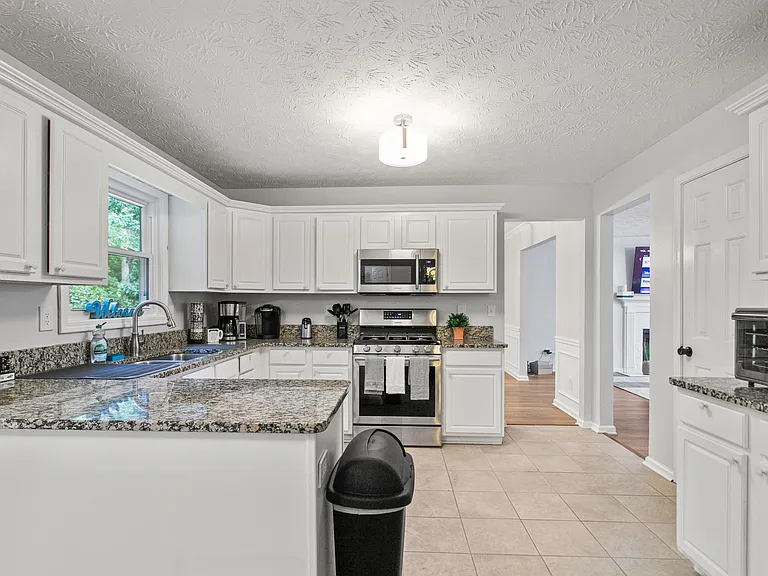 729 Sunny Field Ln — Photo 12