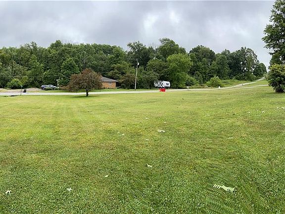 5th image of 345 Lyle Dr