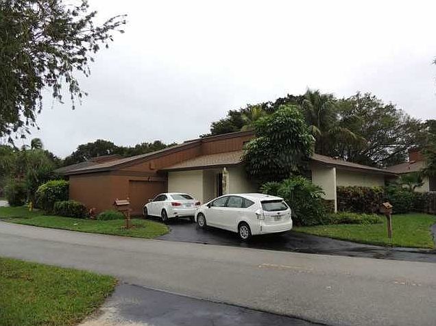 1st image of 8101 Princess Palm Cir