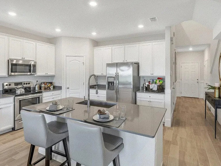 12910 Josslyn Ln — Photo 5