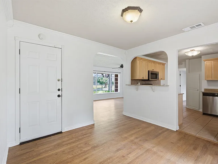 3884 Van Ness Ln — Photo 12