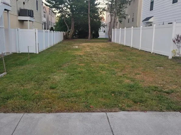 107 N Monroe Ave, Margate, NJ 08402