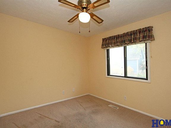 4th image of 4921 W Huntington Ave