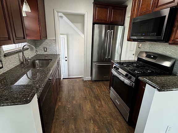 3rd image of 1603 Moran Ave