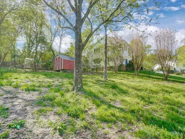 7419 Castlebar Rd, Charlotte, NC 28270