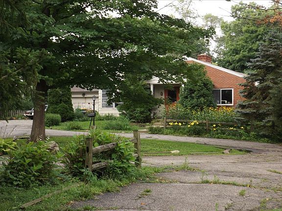 3rd image of 2222 Powers Ln
