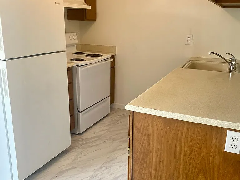 515 E Hawthorne Rd — Photo 3