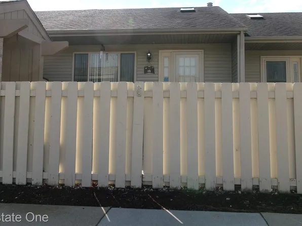 62181 Arlington Cir Unit 4, South Lyon, MI 48178