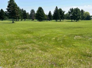 1019 & 1021 N Par Dr, Weidman, MI 48893