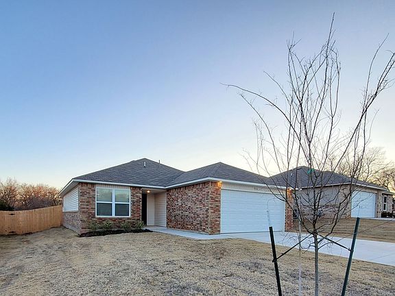 2nd image of 904 Riverrun Dr