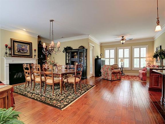 3rd image of 283 Somerset Cir