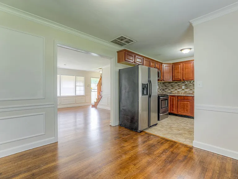 1261 W Perkins Rd — Photo 5