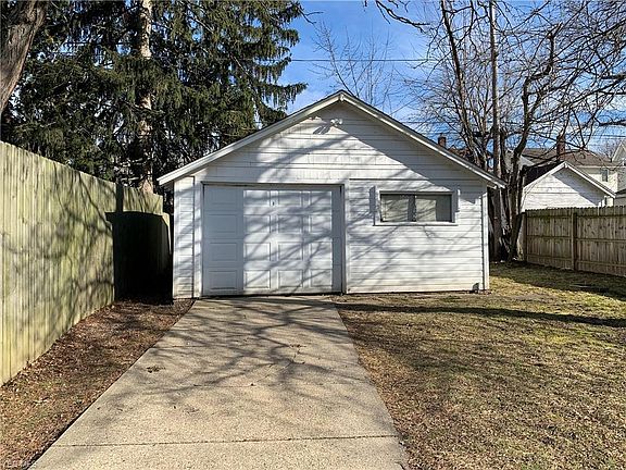 5th image of 1383 Dietz Ave