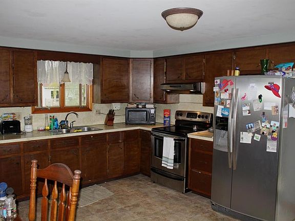 4th image of 813 Willow Ln