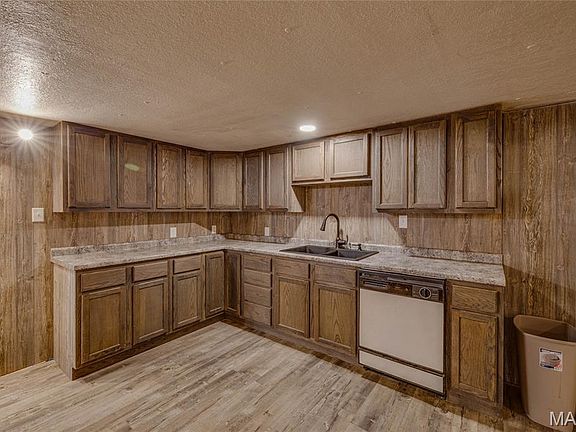 3rd image of 9455 Cedar Dr