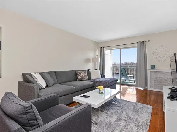 227 Coolidge Ave APT 209, Watertown, MA 02472