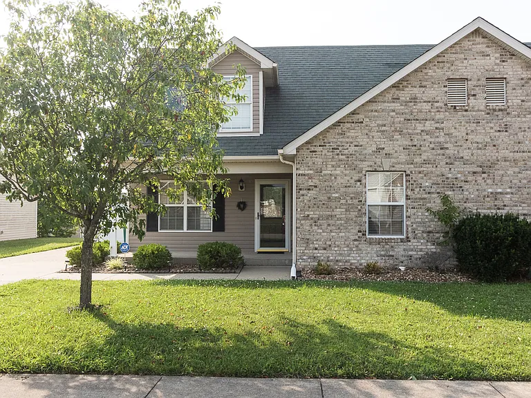 212 Applewood Ln — Photo 2