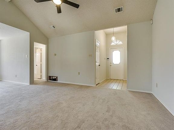 3rd image of 6724 Longleaf Ln