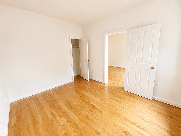 1905 W 10th St #2F — Photo 4