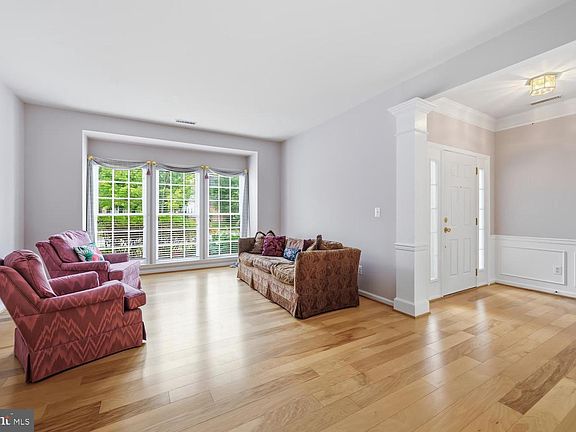4th image of 29833 Hillary Ave