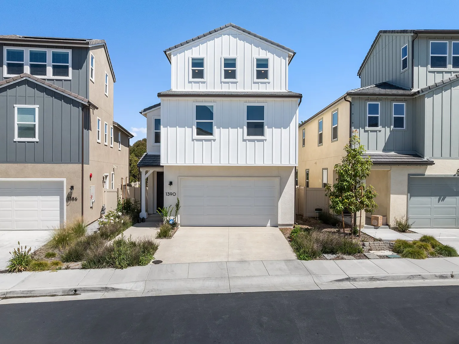 4 bed, 2264 sqft, $6,975 — Photo 3
