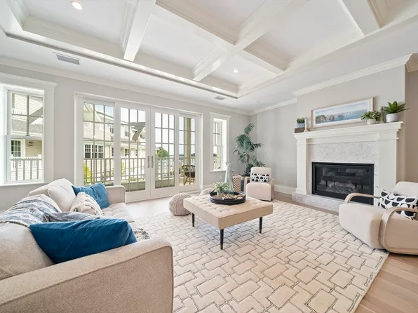 128 Elm St #211, Cohasset, MA 02025