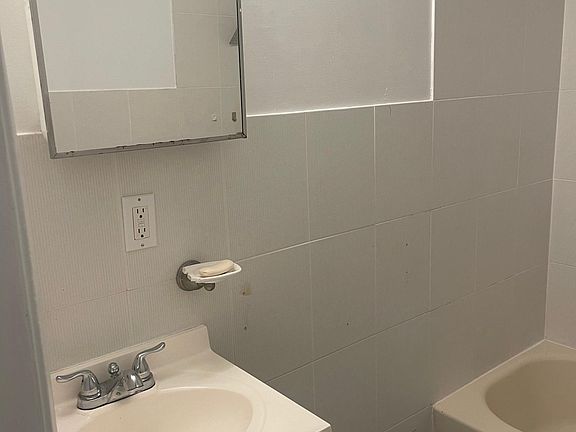 4th image of 1512 W Westmoreland St Floor 2