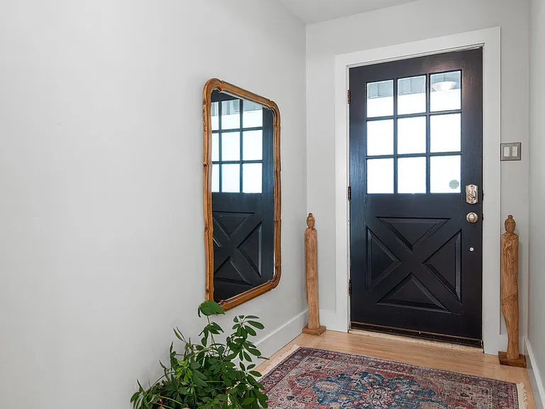 2035 El Prado St — Photo 6