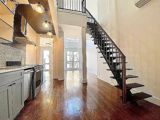 2nd image of 85 Graham Ave #4L