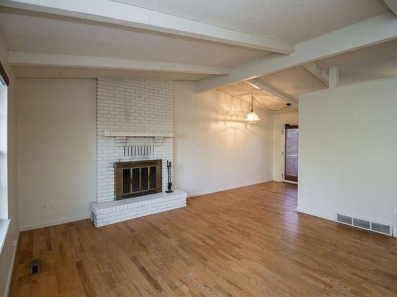 3rd image of 2913 Eastborough Dr