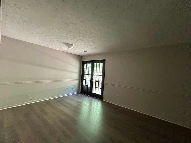 33 Lynhaven Dr — Photo 5