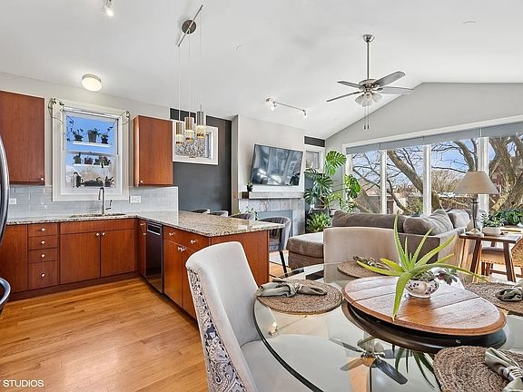 2nd image of 1512 W Victoria St #3C