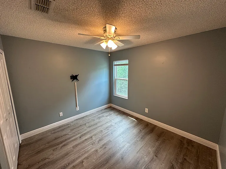 1724 Chatham Cir — Photo 14
