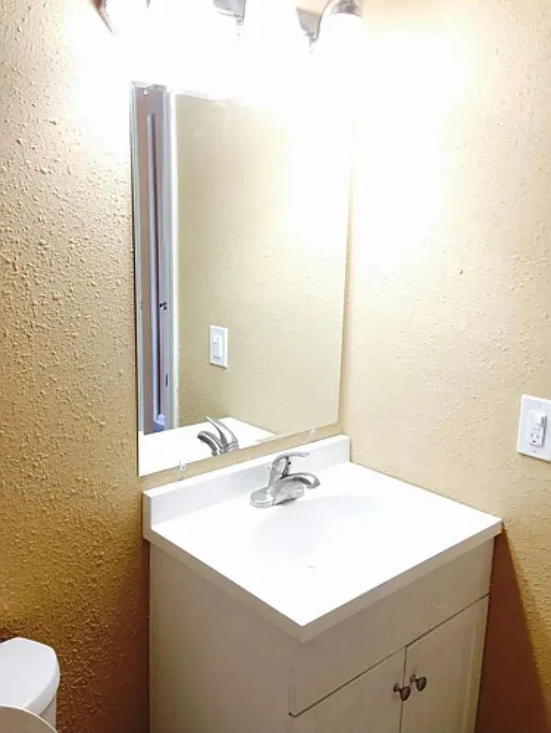 Nebraska Apartments — Photo 4