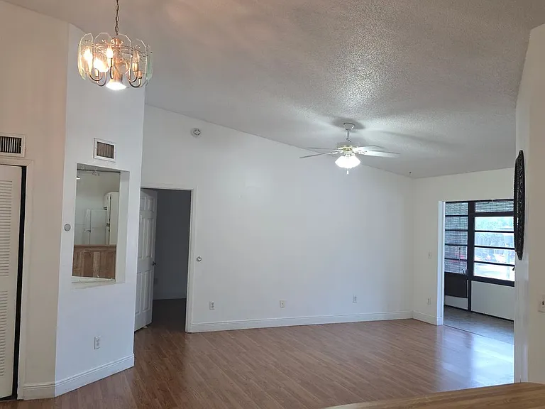 6031 Scotchwood Gln #204 — Photo 18