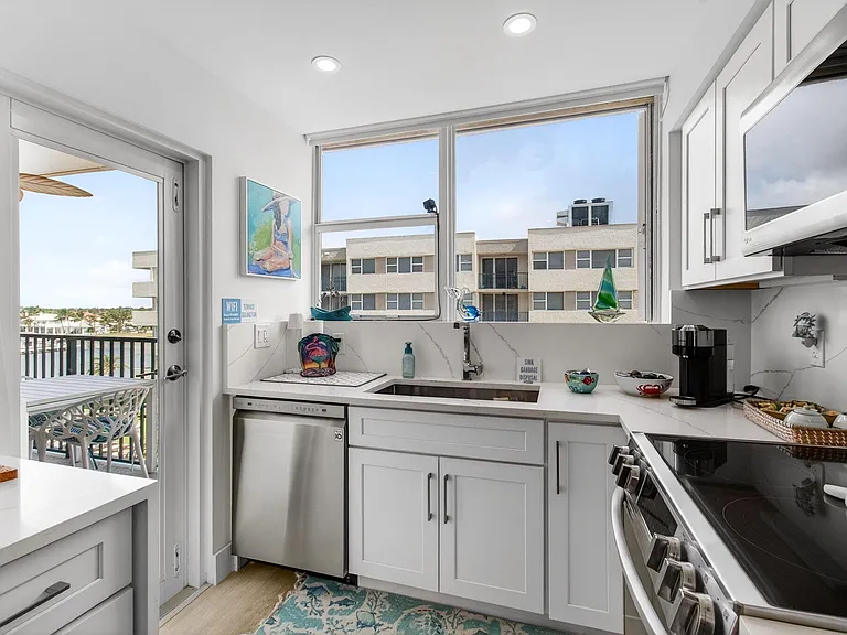 1236 Hillsboro Mile Bch #406 — Photo 30