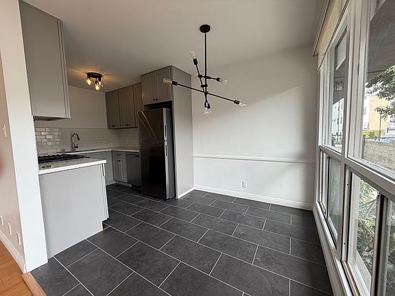4th image of 1926 N Vista Del Mar Ave APT 3