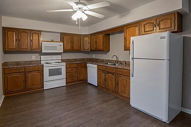 Elmwood Apartments — Photo 3