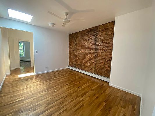 4th image of 863 Jefferson Ave #3